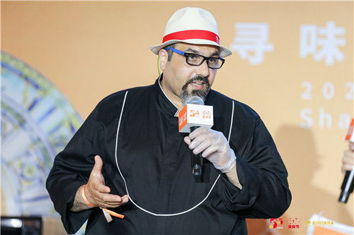 中外名廚上演 神仙打架 這個(gè)環(huán)球美食節(jié)你 票 誰