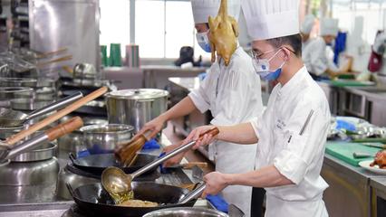 深圳“粵菜師傅”與馬德里名廚線上同獻(xiàn)技