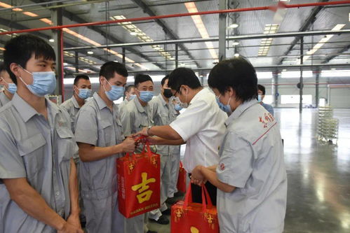 高溫慰問 東風有限管理層為一線員工送清涼