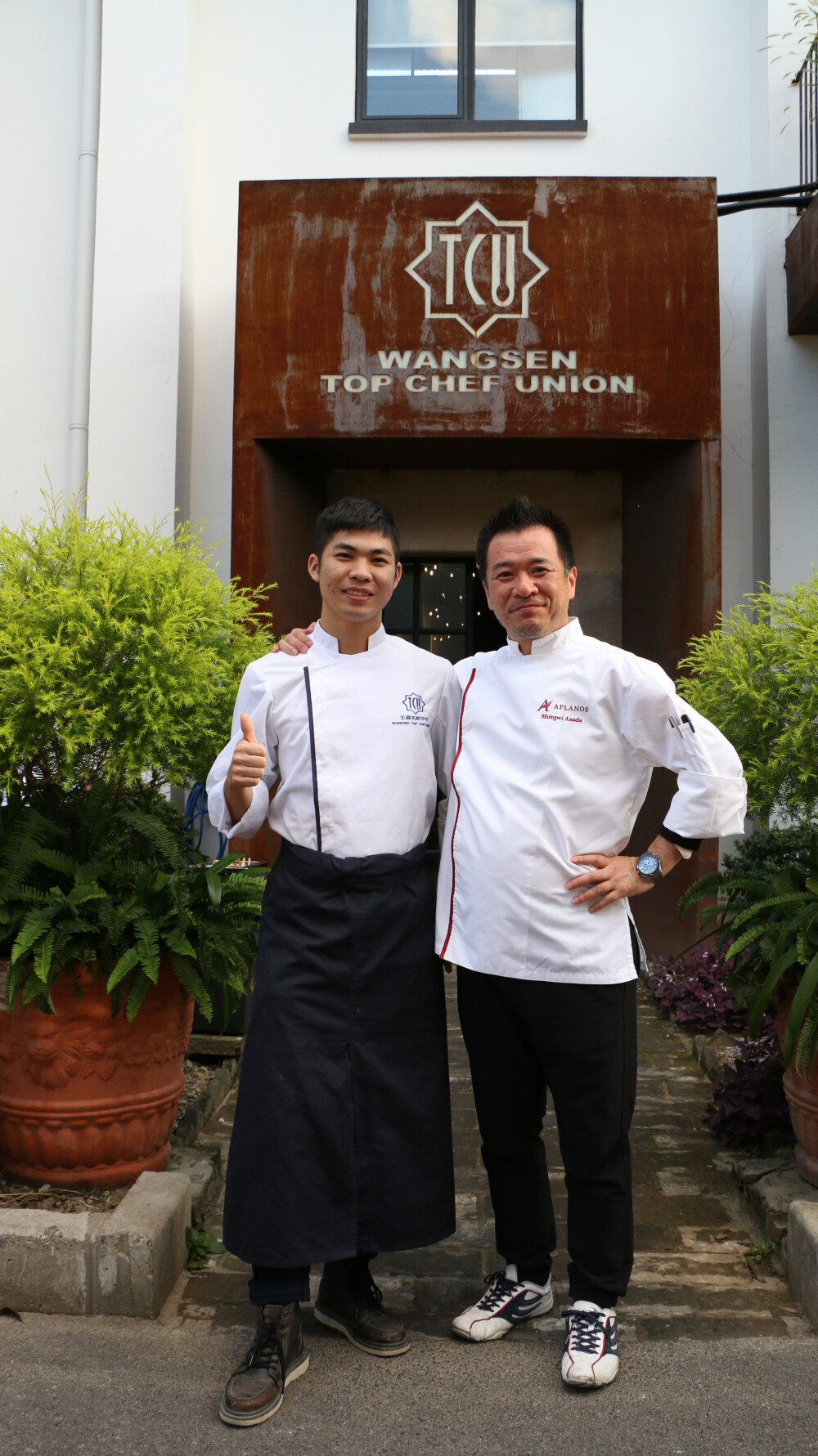 日本甜點名師朝田晉平與王森名廚中心學員合影留念~